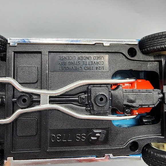 Jada 1963 Chevy Corvette Sting Ray 1:24 Diecast Blue Model Car - Picture 11 of 12